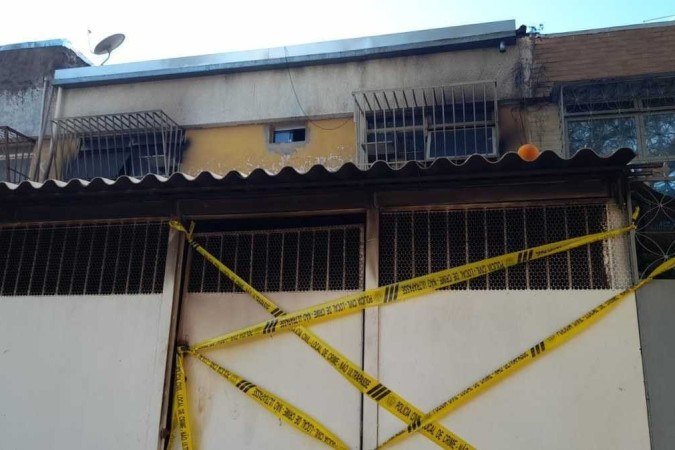 Incêndio na pousada da Asa Sul - parte de trás do prédio ficou marcada pelas chamas - (crédito: Letícia Mouhamad/CB/D.A.Press) Incêndio na pousada da Asa Sul - parte de trás do prédio ficou marcada pelas chamas - (crédito: Letícia Mouhamad/CB/D.A.Press)