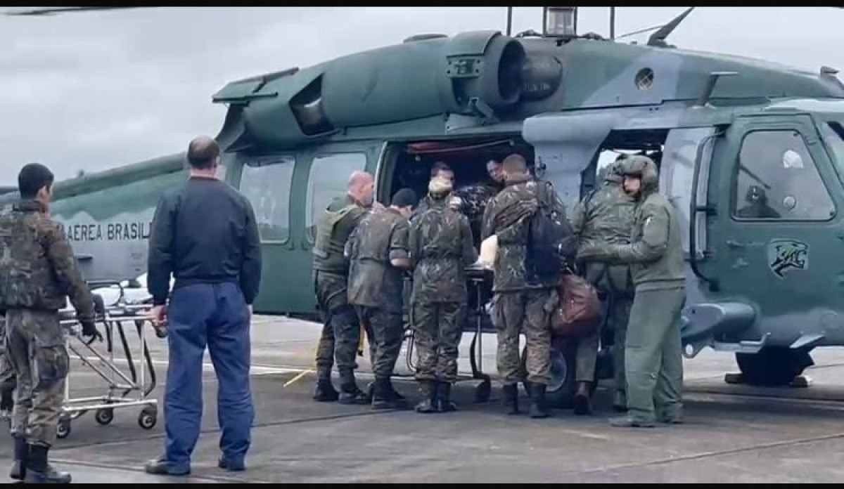 Militares fazem resgate de gestantes que vivem em áreas atingidas pela cheia no RS