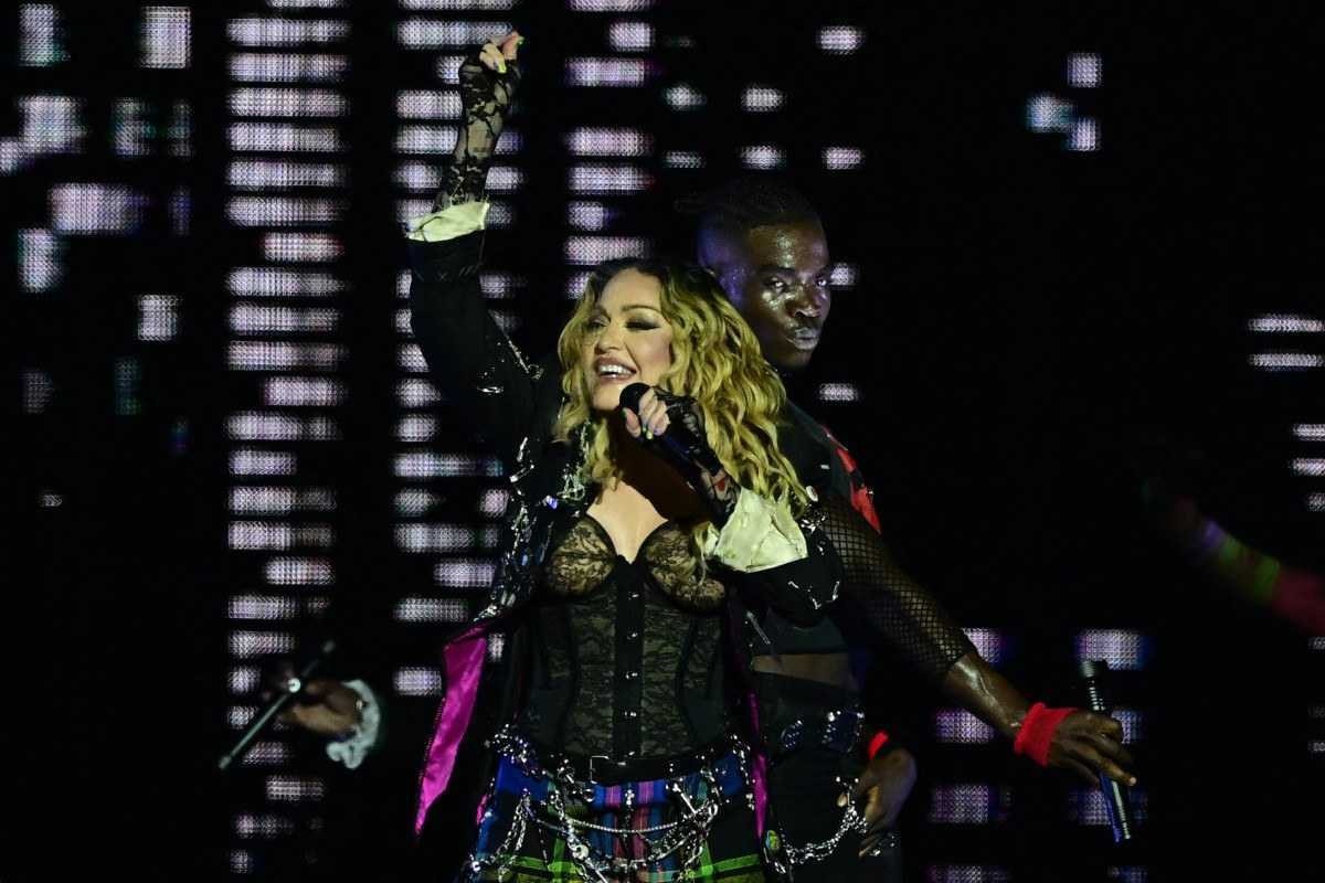 Rainha do pop reúne público de mais de 1,5 milhão de pessoasCom público de mais de 1,5 milhão de pessoas, cantora fez o maior show de sua carreira nas areias de Copacabana      