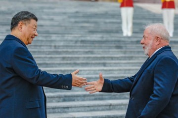 Presidentes Xi Jinping e Lula estiveram juntos, em Pequim, no ano passado. Expectativa é de que o líder chinês venha ao Brasil este ano -  (crédito: Ricardo Stuckert/PR)