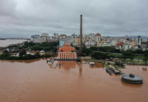 Porto Alegre e entorno é a região mais afetada pela chuva neste sábado (4/5) -  (crédito:  Gilvan Rocha/Agência Brasil)