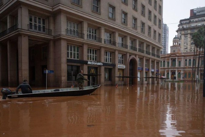 Para especialista, as chuvas atípicas encontraram nas cidades opções ambientais e de planejamento urbano que  potencializam os danos -  (crédito: Getty Images)