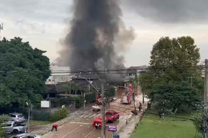 Porto Alegre, posto de combustíveis explode -  (crédito: Reprodução redes sociais)