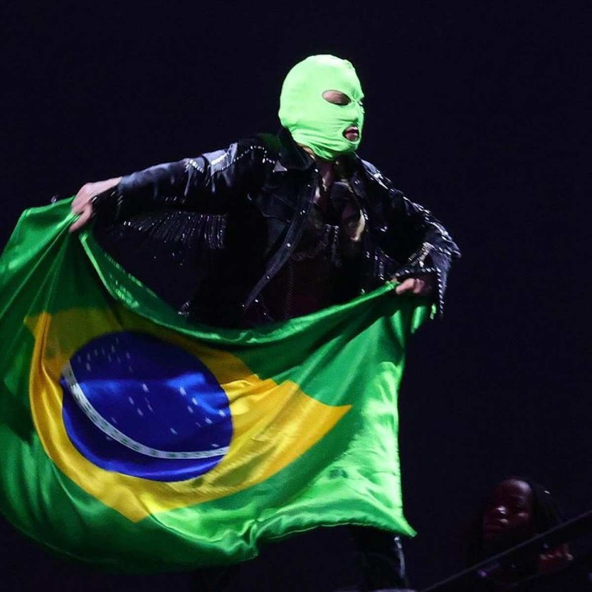 Após polêmica com brasileiros, Madonna enaltece o Brasil em ensaio