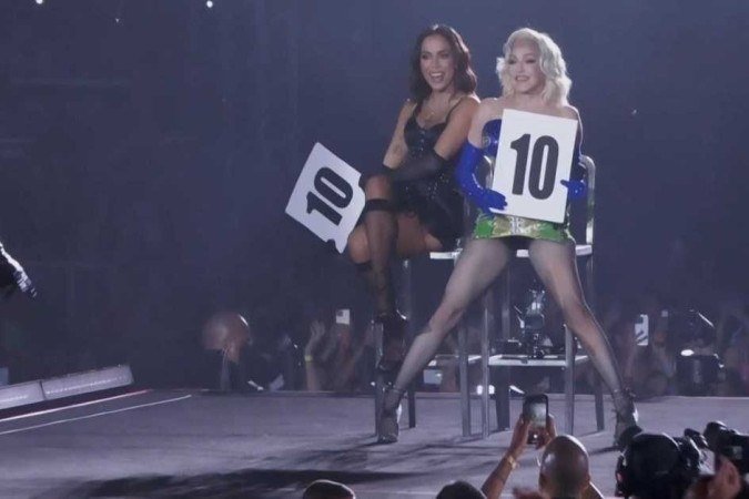Madonna recebeu Anitta para o momento ballroom do show - (crédito: Reprodução/Rede Globo) Madonna recebeu Anitta para o momento ballroom do show - (crédito: Reprodução/Rede Globo)