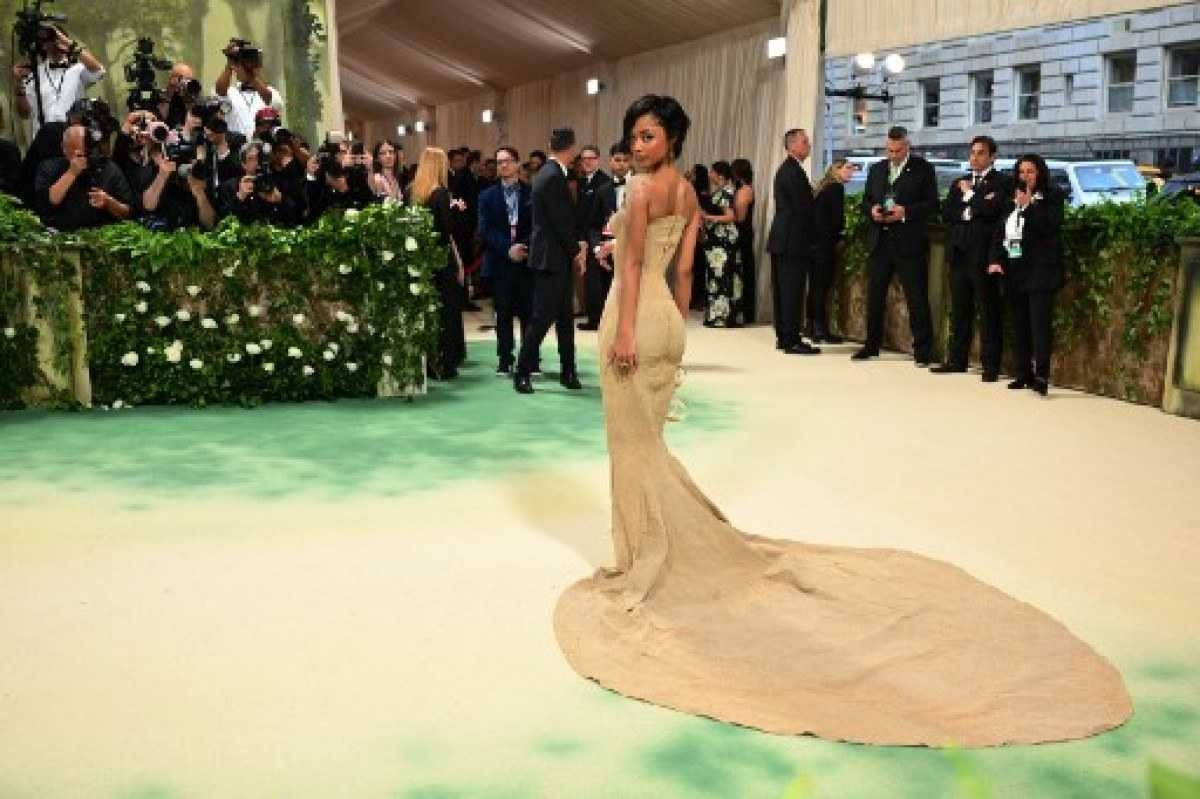 A cantora e compositora sul-africana Tyla chega para o Met Gala 2024 no Metropolitan Museum of Art em 6 de maio de 2024, em Nova York. 