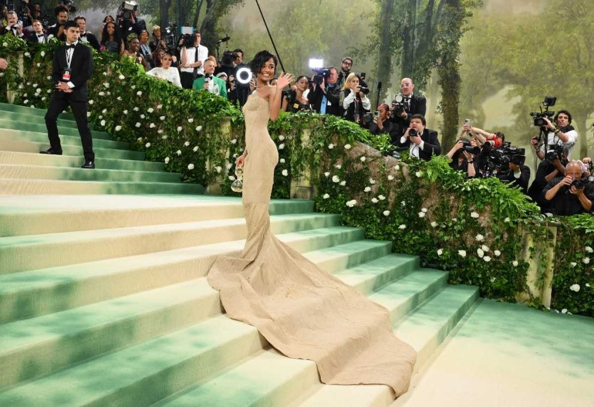 A cantora e compositora sul-africana Tyla chega para o Met Gala 2024 no Metropolitan Museum of Art em 6 de maio de 2024, em Nova York.