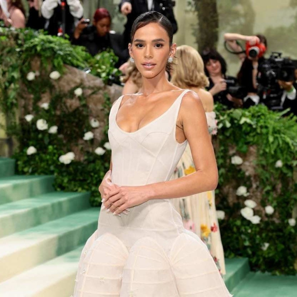 Bruna Marquezine estreia no MET Gala com mais de R$ 4,6 milhões em joias