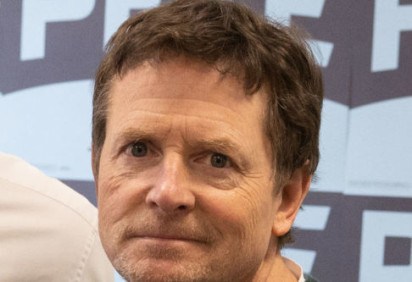 O ator Michael J. Fox, conhecido pela trilogia “De Volta para o Futuro”, revelou que está considerando largar a aposentadoria e voltar a atuar, desde que considerem sua condição de saúde. -  (crédito: flickr Chuck Kennedy)