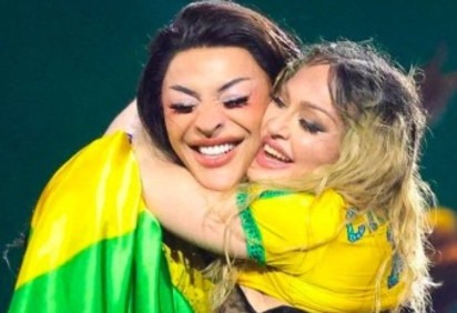 Para os fãs de Pabllo Vittar, o momento mais marcante do show de Madonna em Copacabana foi quando a cantora brasileira subiu ao palco para uma performance com a Rainha do Pop.  - 