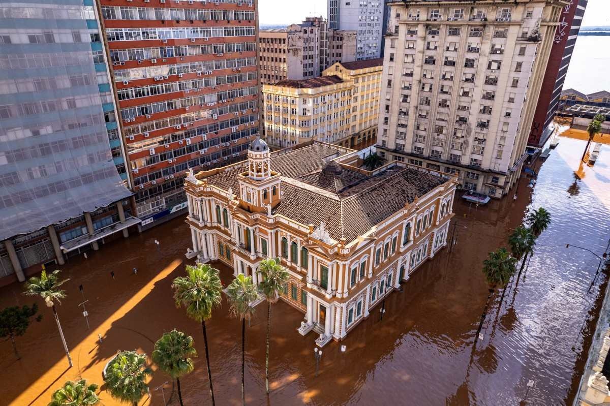 Enchente no centro histórico de Porto Alegre