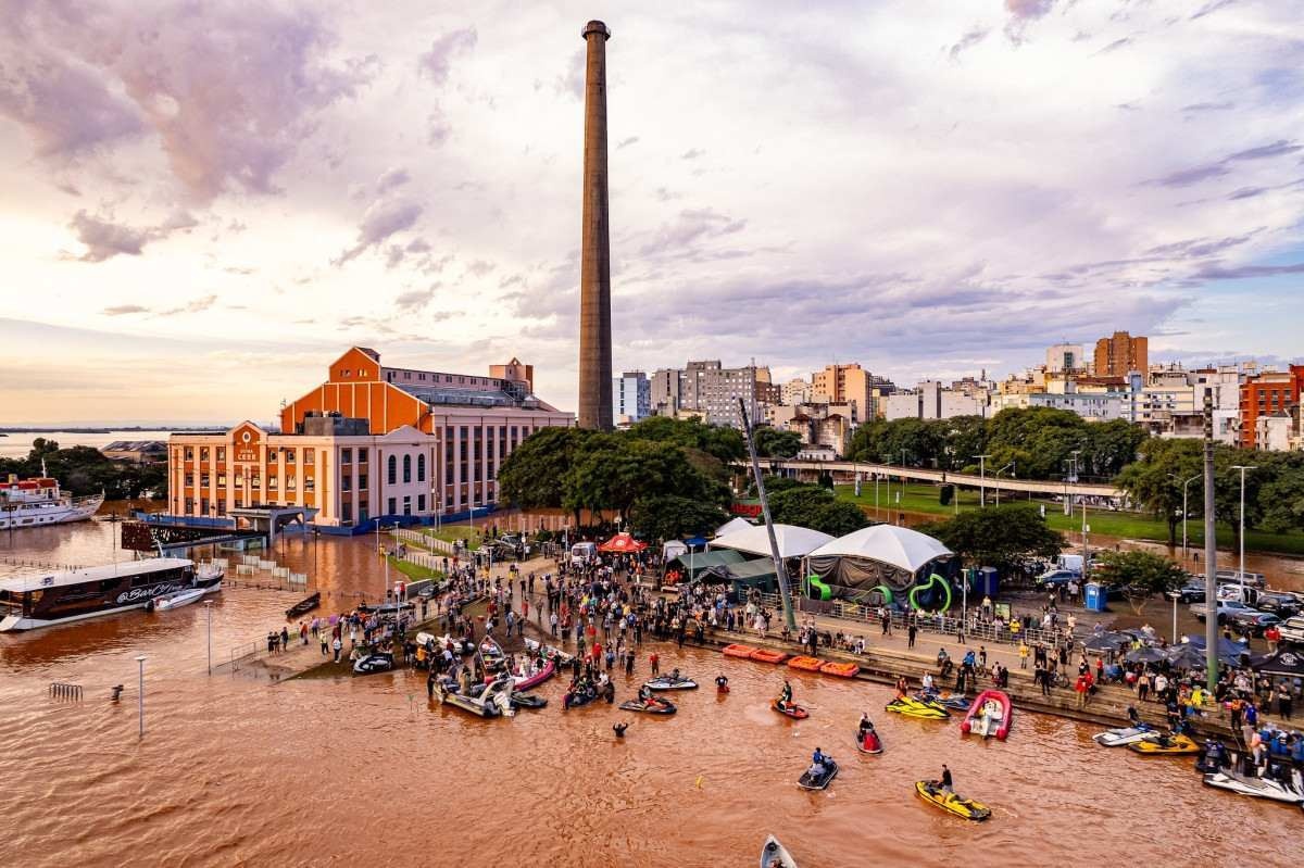 Enchente no centro histórico de Porto Alegre