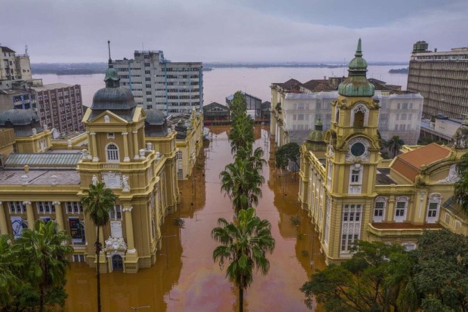  This handout picture released by the Rio Grande do Sul State Culture Secretary (SEDAC) shows an aerial view of the Rio Grande do Sul Art Museum (MARGS) flooded in the city center of Porto Alegre, Rio Grande do Sul state, Brazil, on May 4, 2024. The rains may have abated, but floodwaters on Monday continued their assault on southern Brazil, with hundreds of municipalities in ruins amid fears that food and drinking water may soon run out. Since the unprecedented deluge started last week, at least 83 people have died and 129,000 were ejected from their homes by floods and mudslides in Rio Grande do Sul state, authorities said. (Photo by Handout / Rio Grande do Sul State Culture Secretary (SEDAC) / AFP) / RESTRICTED TO EDITORIAL USE - MANDATORY CREDIT 