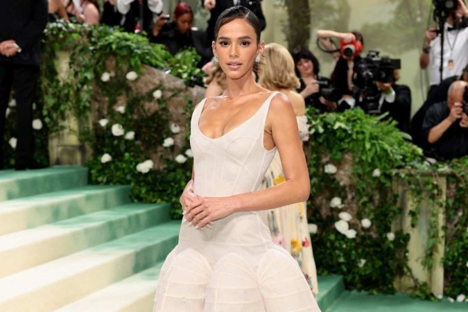 Bruna Marquezine participa do 2024 Met Gala comemorando 