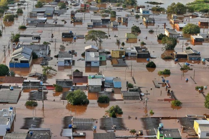 Mais de 850 mil pessoas foram afetadas, em 350 municípios atingidos pela inundação. Com mais de 122 mil pessoas desalojadas e outras alojadas em acampamentos emergenciais -  (crédito: LAURO ALVES/SECOM)