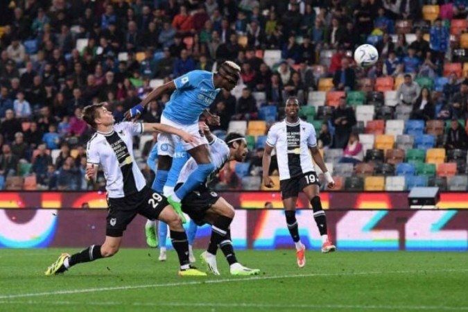 Osimhen foi o autor do gol da vitória do Napoli sobre a Udinese - (crédito: Foto: Divulgação / Napoli) Osimhen foi o autor do gol da vitória do Napoli sobre a Udinese - (crédito: Foto: Divulgação / Napoli)