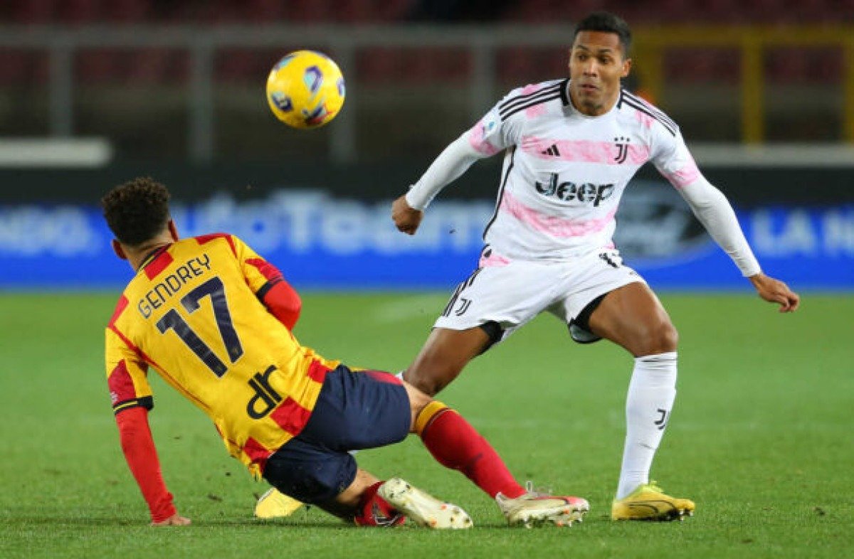 Alex Sandro entra no radar do São Paulo