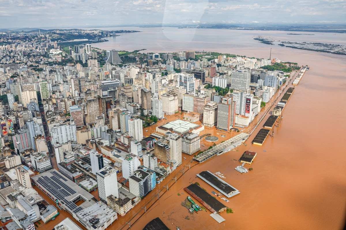 Esta foto divulgada pela Presidência brasileira mostra uma vista aérea de Porto Alegre, Brasil, tirada em 5 de maio de 2024      