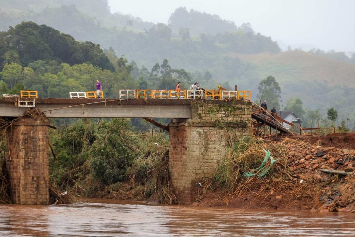 Ponte destruída em Sinimbu, no Rio Grande do Sul 