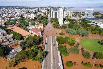 A enchente em Porto Alegre bateu o recorde histórico de 1941, quando o nível do Guaíba chegou a 4,76cm -  (crédito:  Gustavo Mansur/Palácio Piratini)