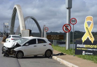  Iniciativa do Detran para a Campanha do Maio Amarelo expõe veículos acidentados em pontos do DF -  (crédito:  Marcelo Ferreira/CB/D.A Press)