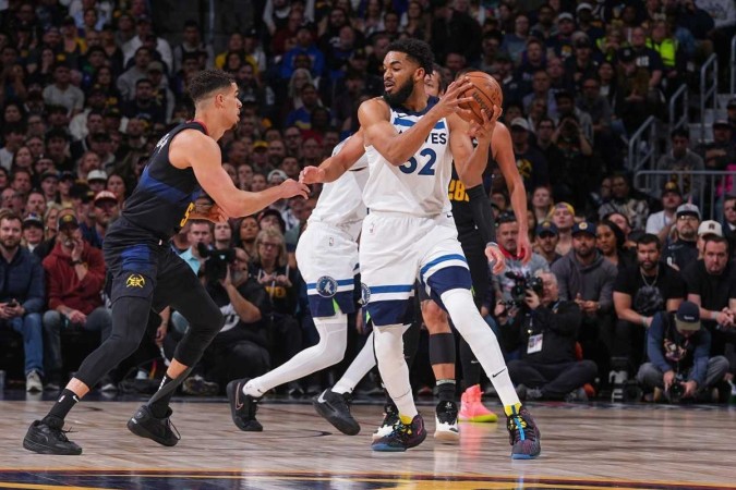 Karl-Anthony Towns foi o destaque do lado vitorioso, com um duplo-duplo de 27 pontos e 12 rebotes -  (crédito: Bart Young / AFP)