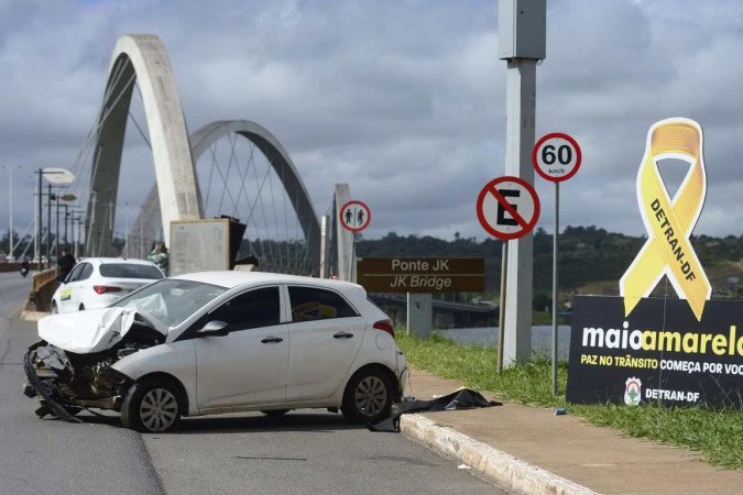  Iniciativa do Detran para a Campanha do Maio Amarelo expõe veículos acidentados em pontos do DF -  (crédito:  Marcelo Ferreira/CB/D.A Press)