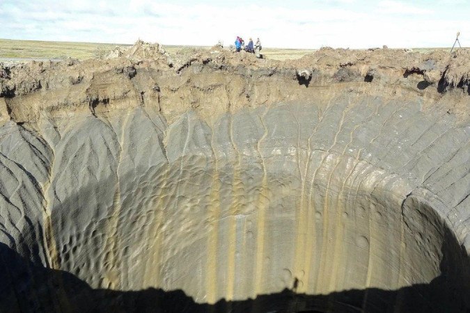 Misteriosas crateras gigantes surgem no permafrost no norte da Sibéria, que está descongelando rapidamente devido às mudanças climáticas -  (crédito: Getty Images)