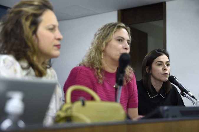 Deputadas Bella Gonçalves, Beatriz Cerqueira e Lohanna França comemoram prisão de suspeito de ameaças de morte, estupro e tortura -  (crédito: Assembleia Legislativa de Minas Gerais)