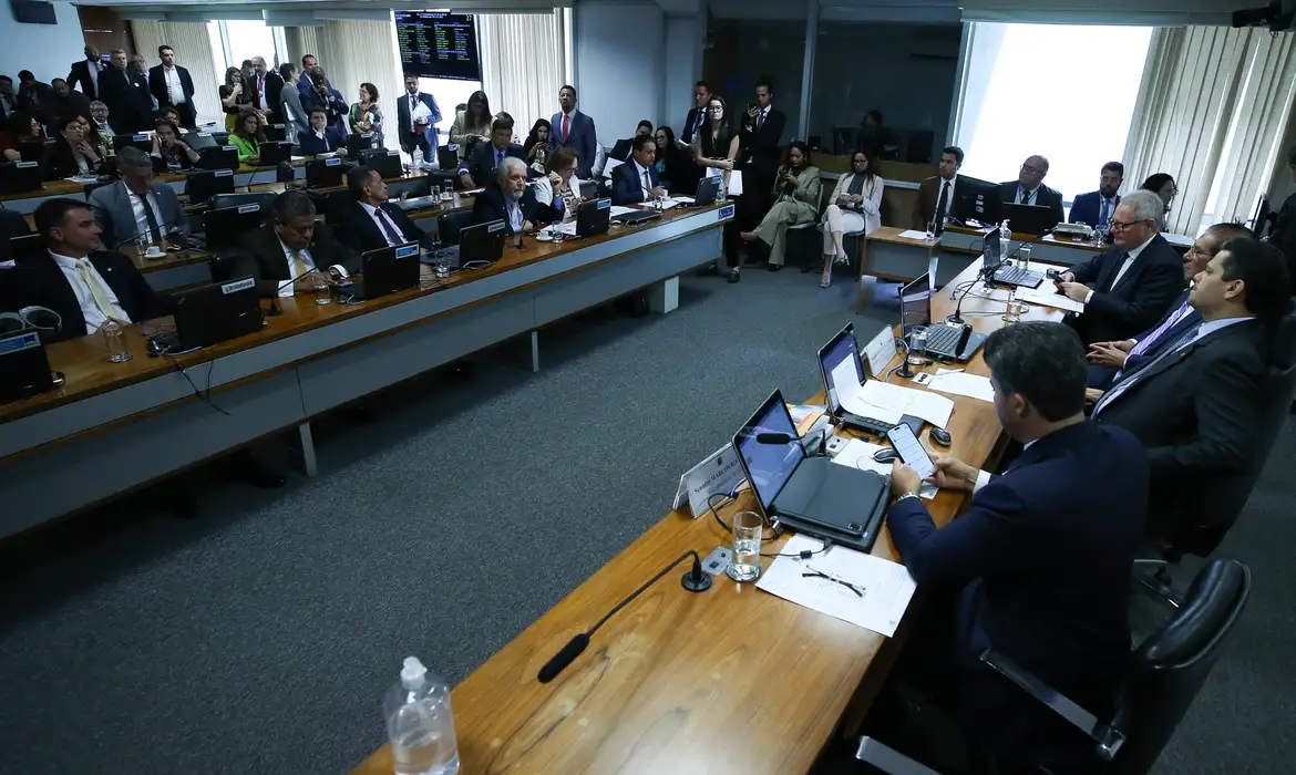 CCJ do Senado aprova novo seguro obrigatório para veículos  -  (crédito: EBC)