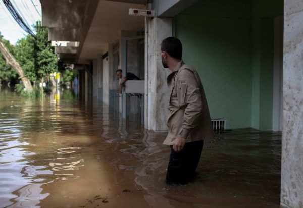Várias cidades do Rio Grande do Sul foram afetadas pelas cheias -  (crédito: Anselmo CUNHA/AFP)