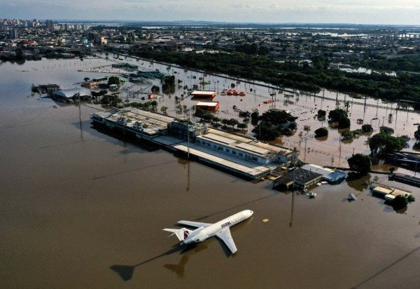  Aeroporto de Porto Alegre suspende voos até o final do mês por causa das chuvas -  (crédito:  AFP)