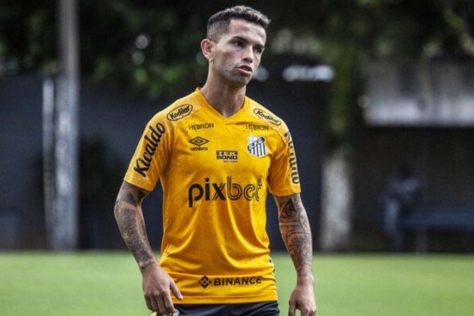 Gabriel Carbajal com a camisa do Santos -  (crédito: Foto: Bruno Santoni / Santos FC)
