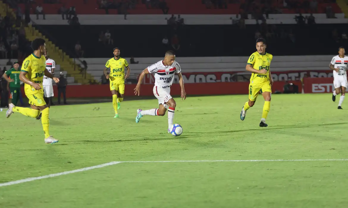 Botafogo-SP e Mirassol não saem do 0 a 0 pela Série B -  (crédito: EBC)