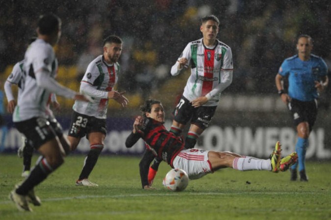 Flamengo perde para o Palestino e tem apenas 4 pontos no Grupo E da Libertadores  -  (crédito: - Foto: JAVIER TORRES/AFP via Getty Images)