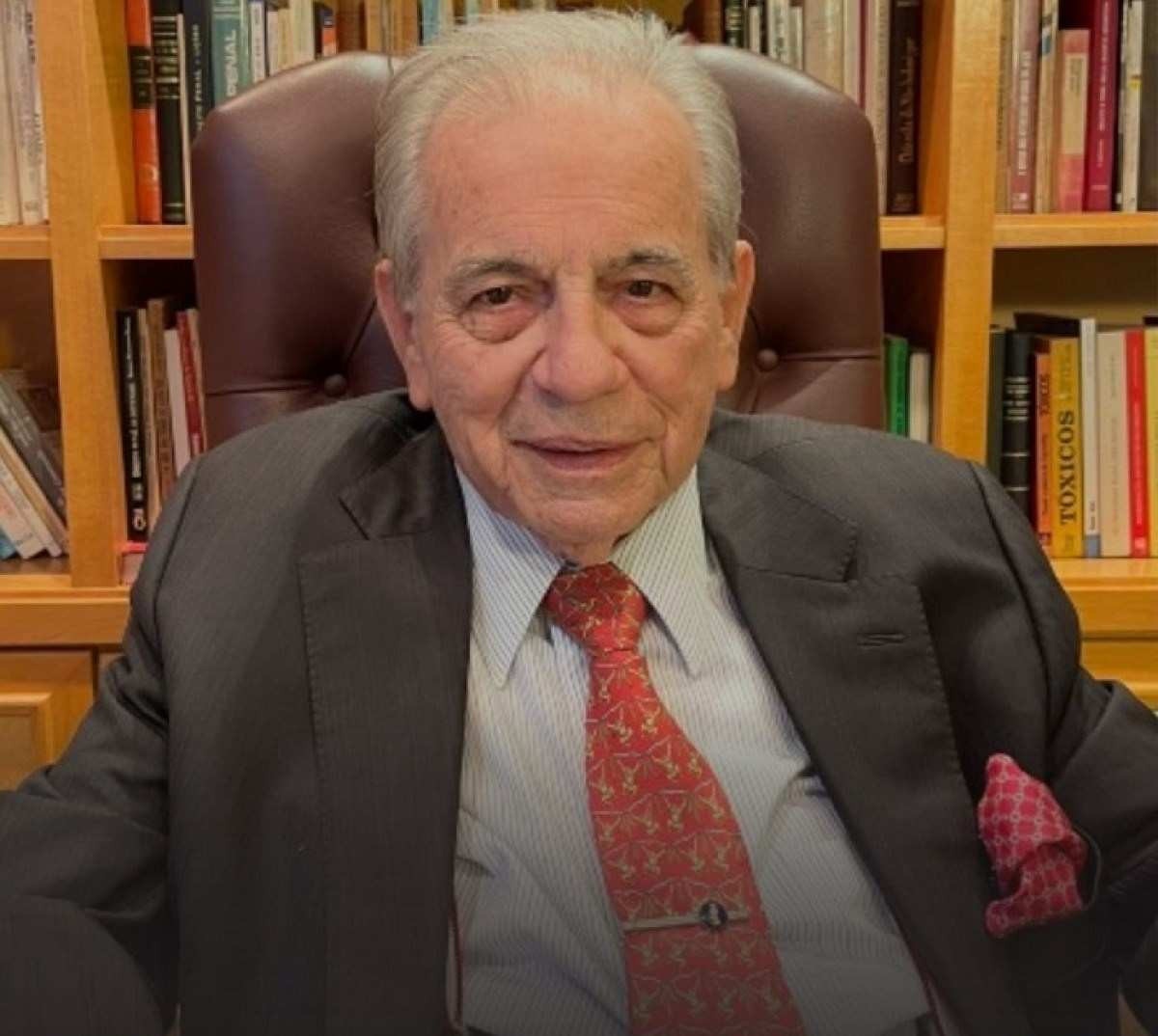 Morre Carlos Fernando Mathias, ex-ministro do STJ, aos 85 anos