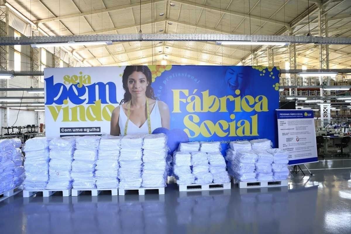 Fábrica Social entrega 12 mil lençóis à Saúde do DF e outros 5 mil para o RS