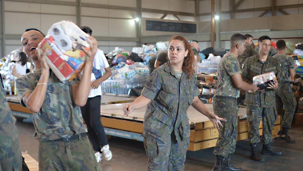 Base Aérea vira polo logístico das doações aos gaúchos