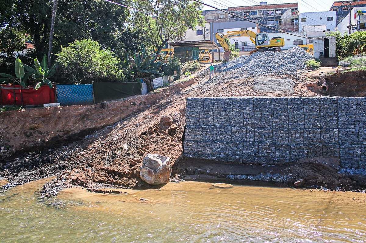 Moradores da Vila Cauhy temem outro alagamento como o ocorrido em janeiro