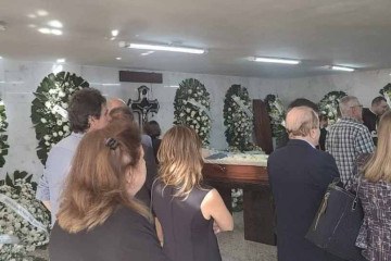 Amigos e familiares se reuniram na despedida do ex-ministro Carlos Mathias em Brasília -  (crédito: Renato Souza/CB.DA Press)