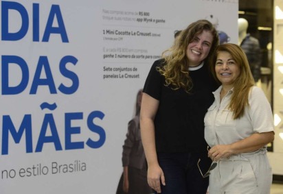 Sheila Sandra de Souza e a nora Mayara Soares foram juntas às compras 
 -  (crédito: Fotos: Marcelo Ferreira/CB/D.A Press)