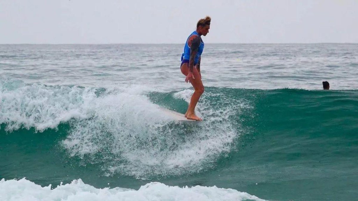 Torneio de surfe na Califórnia terá de incluir mulheres trans em competição feminina, decide governo