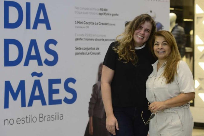 Sheila Sandra de Souza e a nora Mayara Soares foram juntas às compras 
 -  (crédito: Marcelo Ferreira/CB/D.A Press)