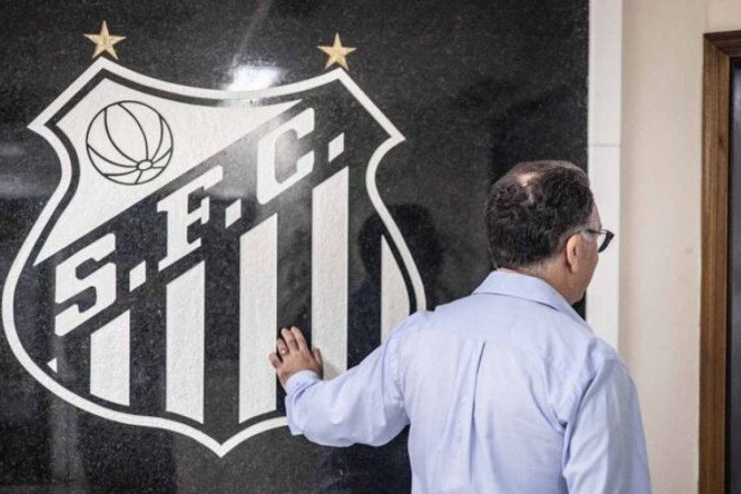 Marcelo Teixeira já gastou R$30 milhões apenas com sanções da Fifa -  (crédito: Foto: Raul Baretta/Santos)