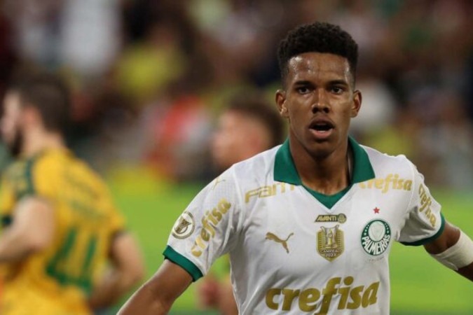  O jogador Est..v..o, da SE Palmeiras, comemora seu gol contra a equipe do Cuiab.. EC, durante partida v..lida pela quinta rodada, do Campeonato Brasileiro, S..rie A, na Arena Pantanal. (Foto: Cesar Greco/Palmeiras/by Canon)
     -  (crédito:  CESAR GRECO)