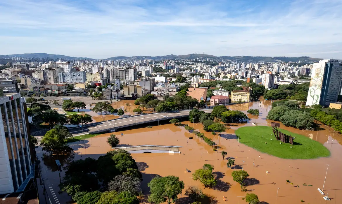 Reconstruir infraestrutura atingida por chuvas no RS custará R$ 19 bi -  (crédito: EBC)