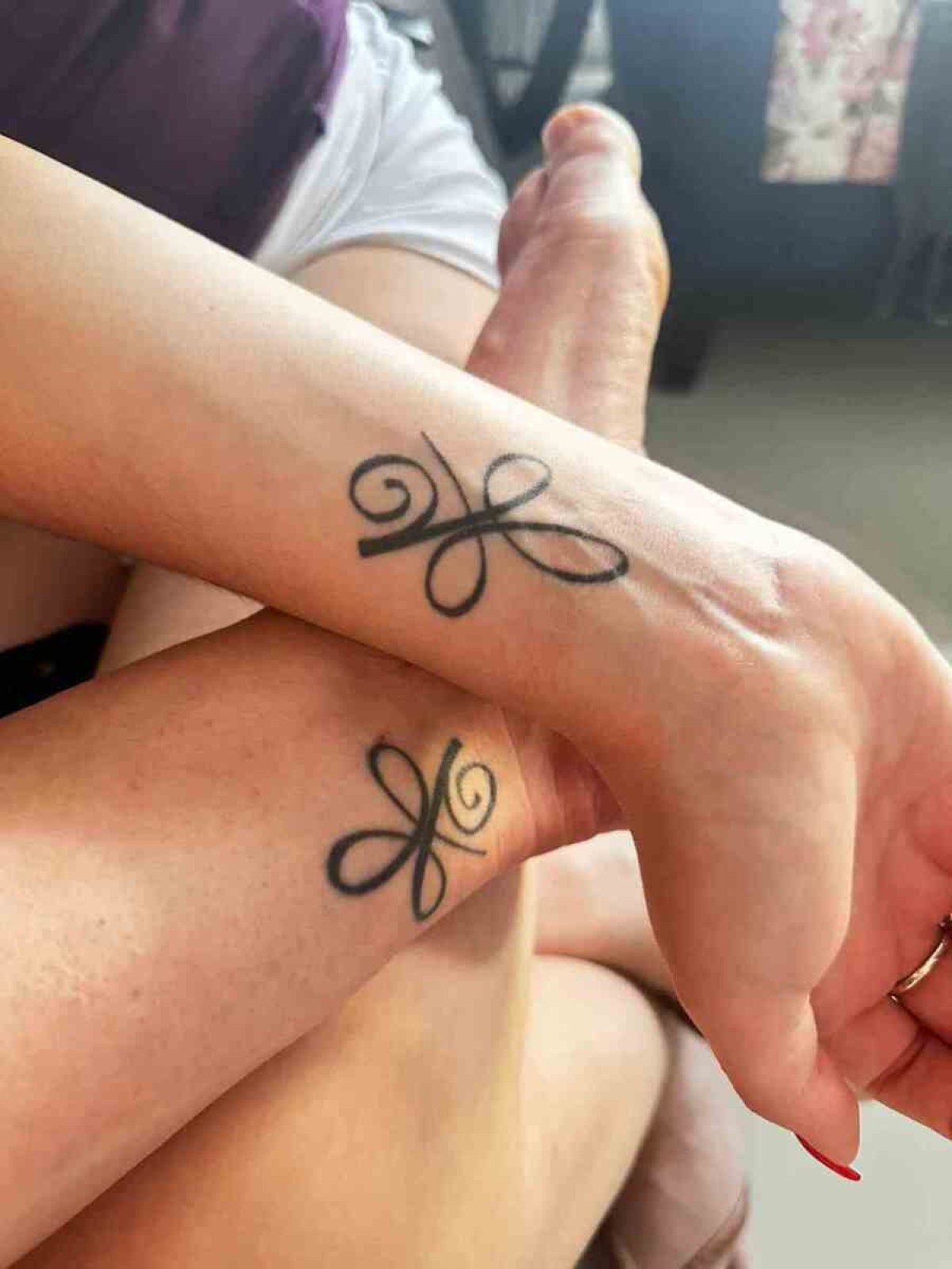 Tatuagem de m&atilde;e e filha da N&uacute;bia Oliiver