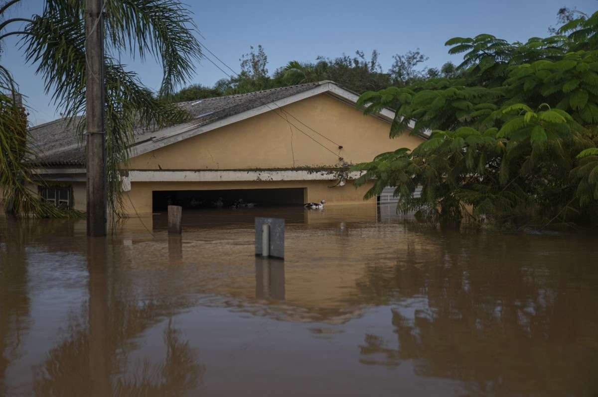 Cidade mais afetada pelas chuvas no RS instala gabinete do governo estadual