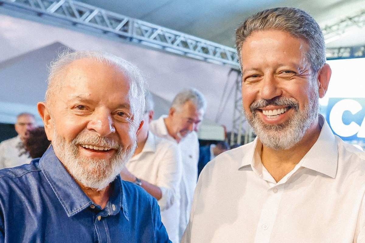 Lula sai em defesa de Lira depois de vaias