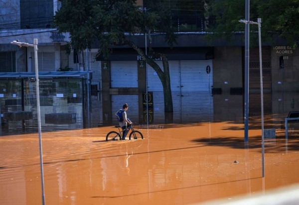 Ao todo, 444 municípios foram afetados pelas enchentes -  (crédito: Gustavo Mansur/ Palácio Piratini)